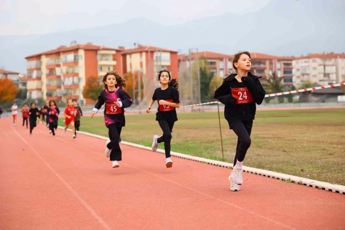 Merkezefendi'de rekor katılımlı Cumhuriyet koşusu