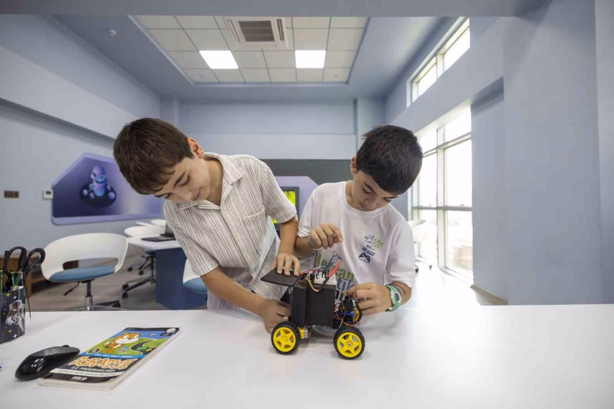 Mersinli Öğrencilerden Robotik Kodlama Başarısı