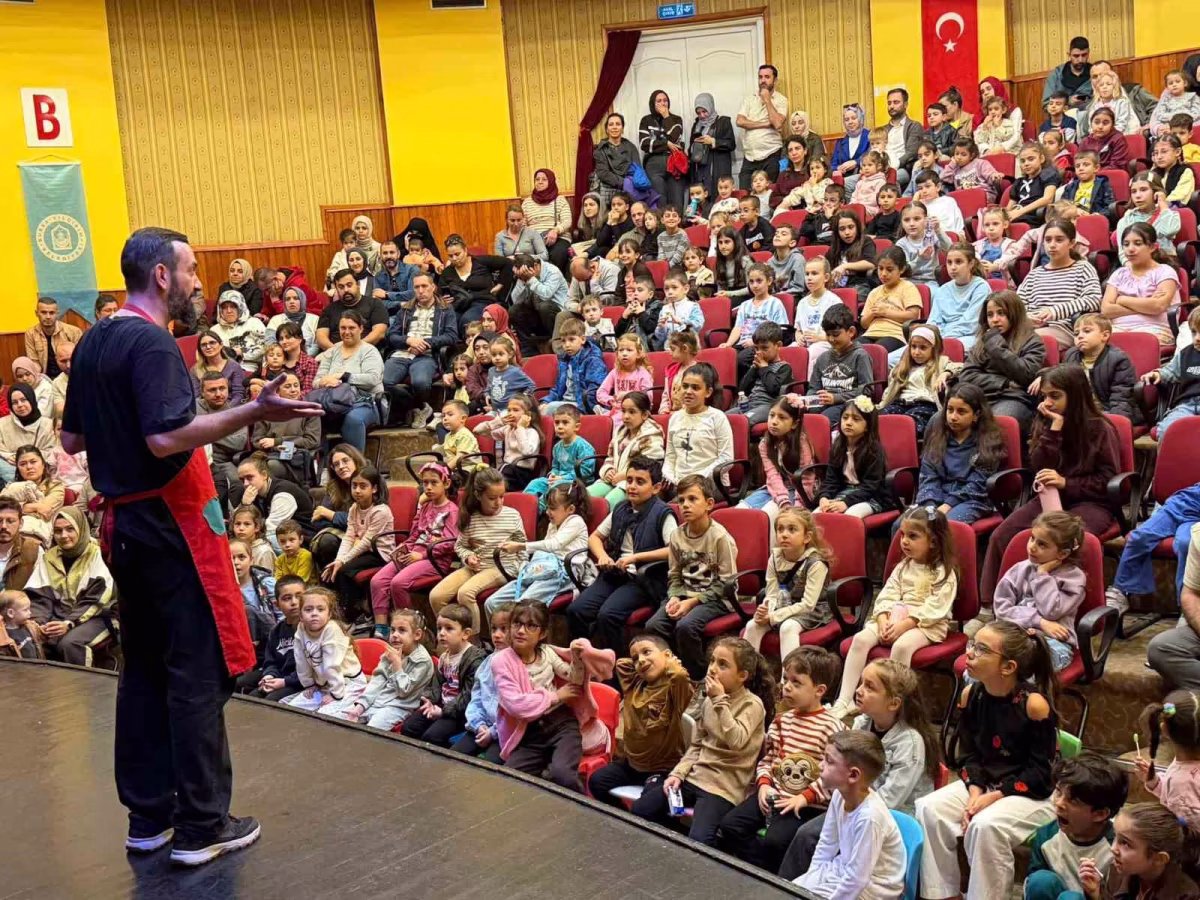 Miniklere Ücretsiz Tiyatro Keyfi