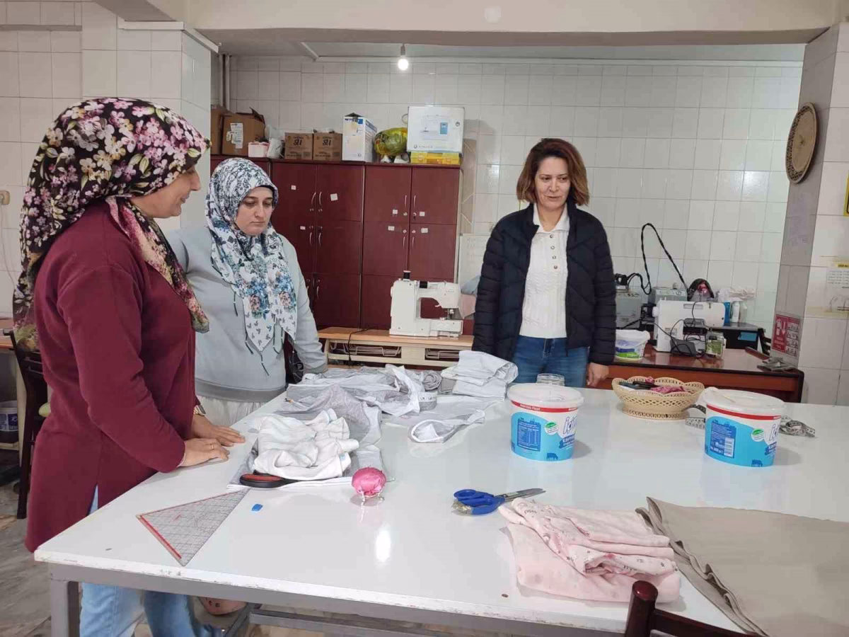 Müdür Tuba Sinan Terzilik Kursunu İnceledi