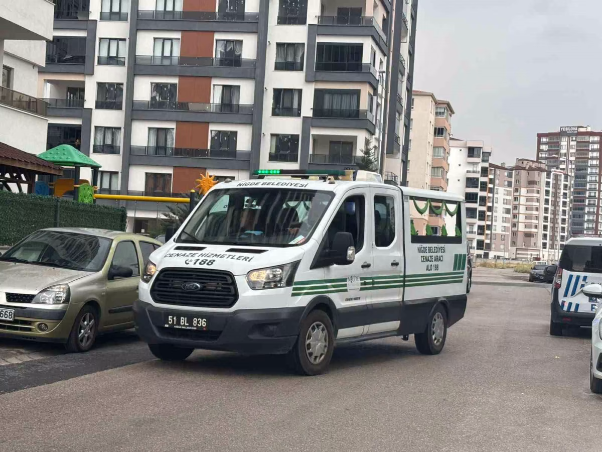Niğde'de Çatı Katında Ölü Bulundu