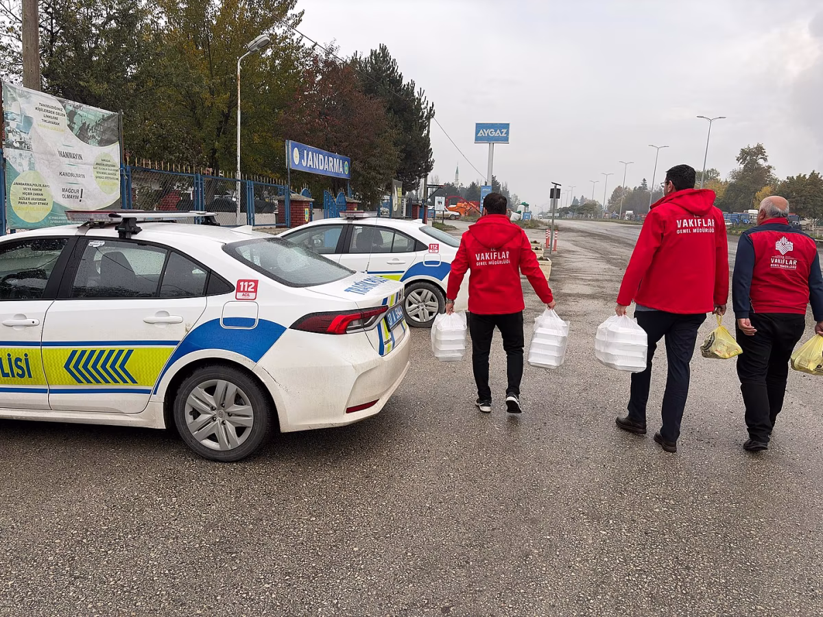 Tarihi Vakıftan Polise ve Jandarmaya İkram