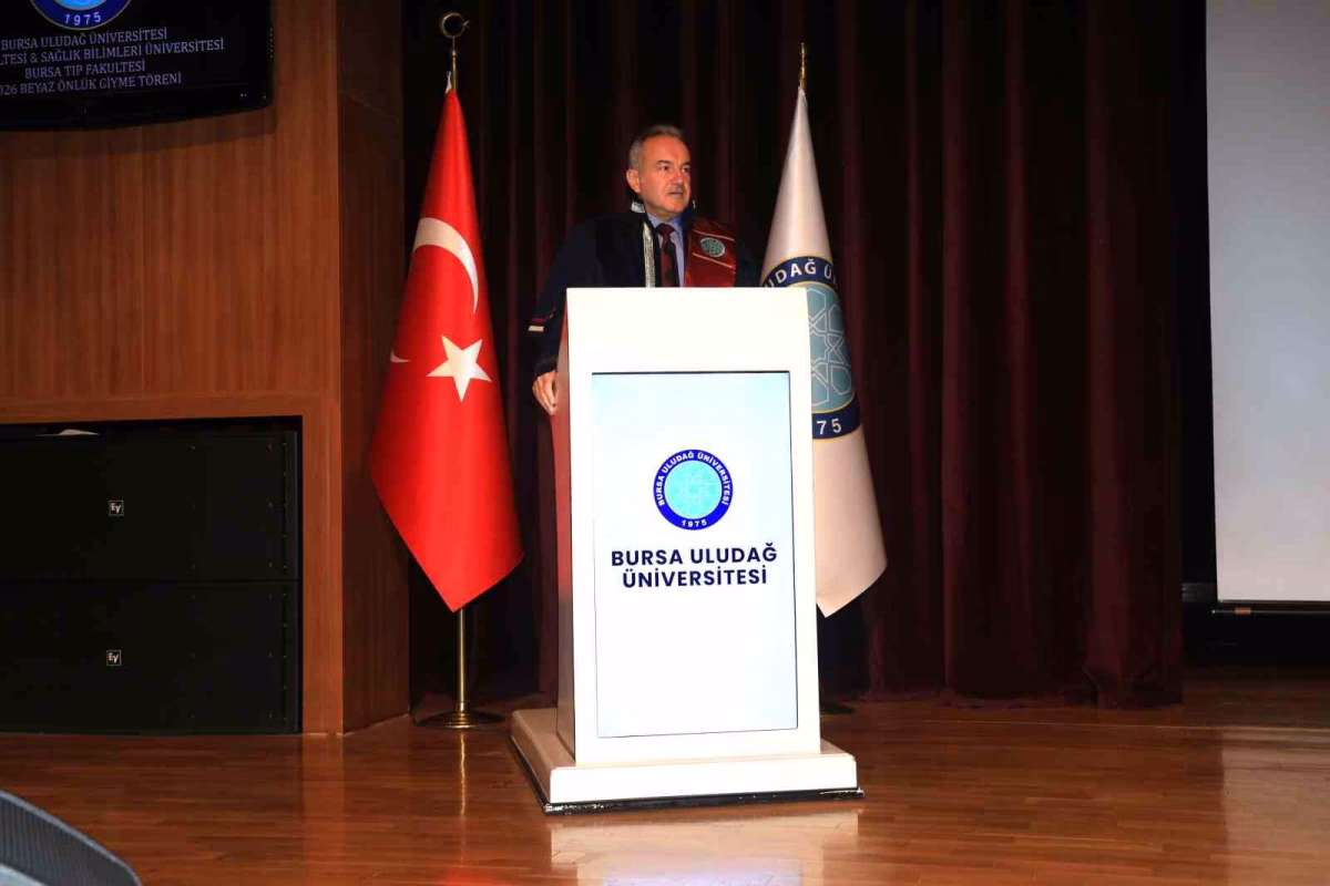 Tıp adayları beyaz önlüklerini giydi