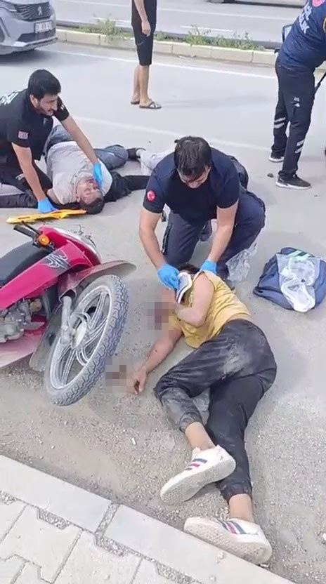 Tırla Çarpışan Motosiklette 3 Genç Yaralandı
