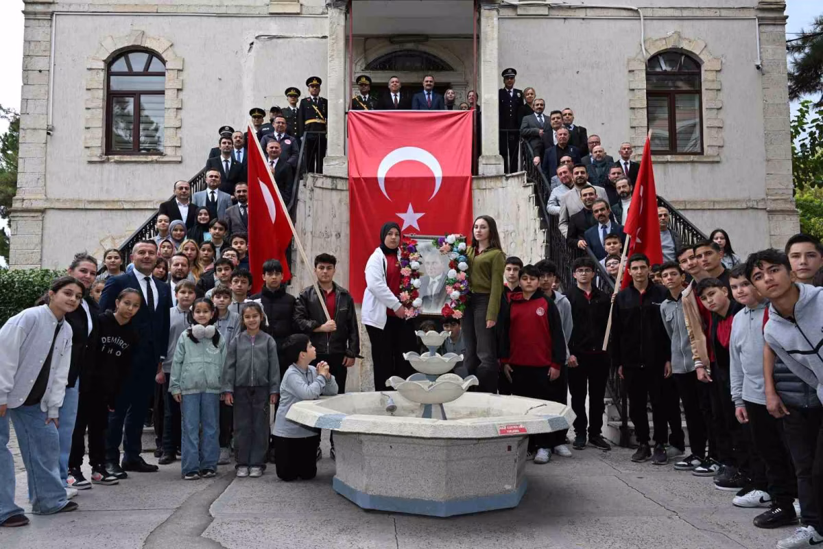 98 Yıllık Tarihi Fotoğraf Aynı Noktada Canlandırıldı