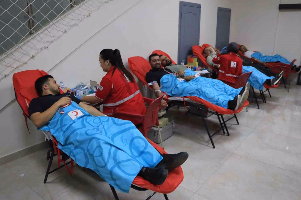 Adana'da Kızılay Haftası'nda kan bağışı