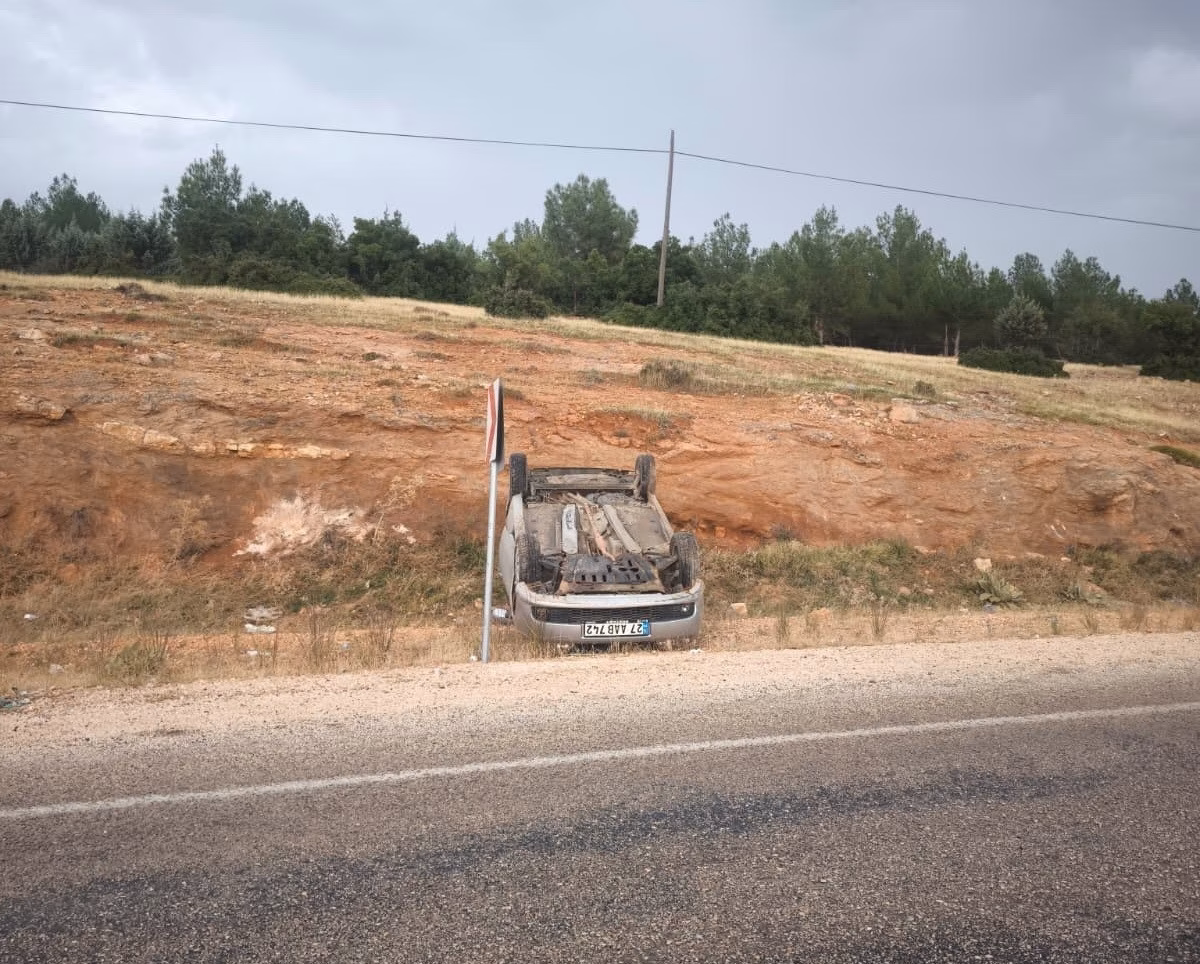Adıyaman'da Otomobil Takla Attı: 2 Kurtuldu