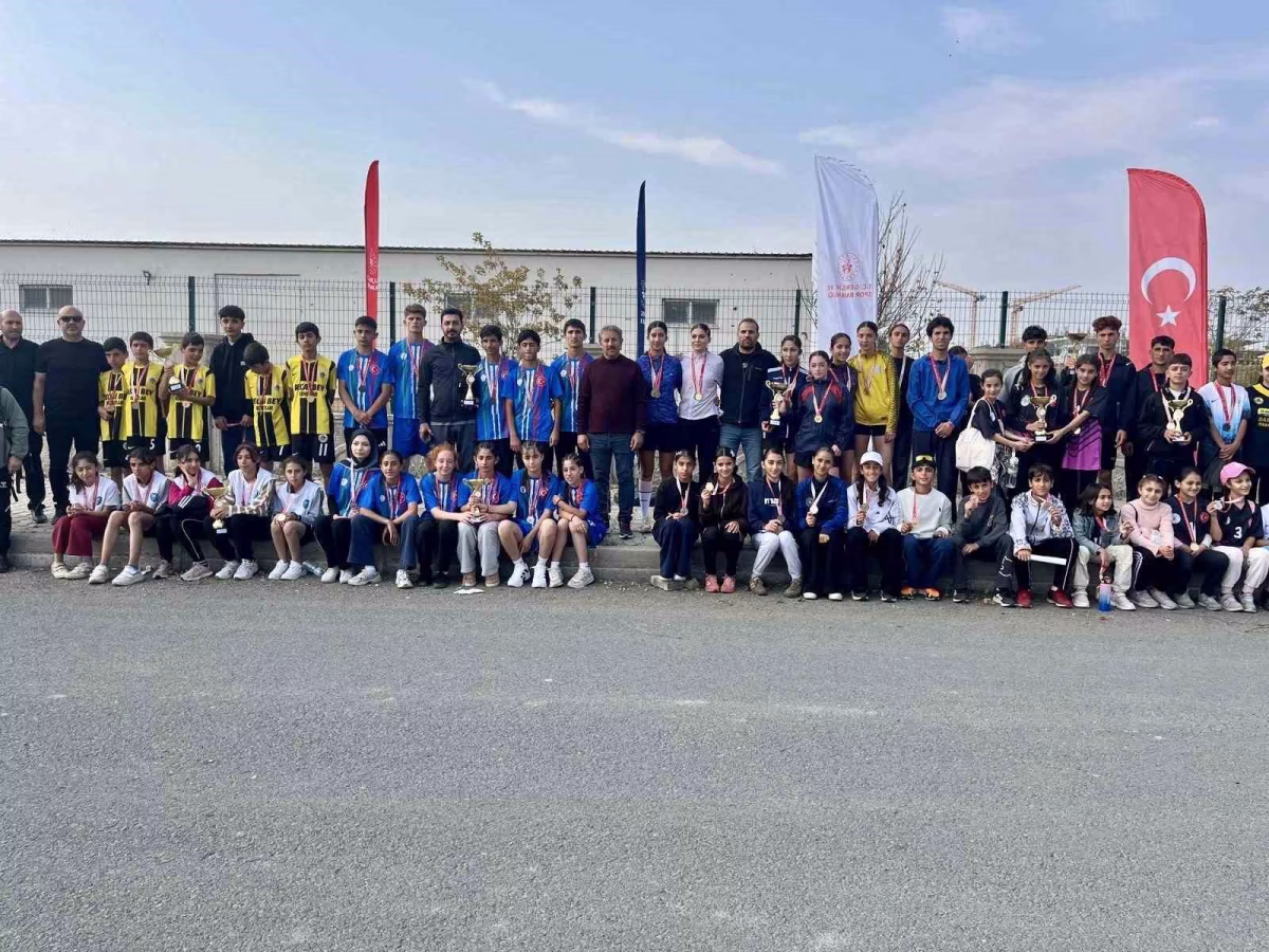 Ağrı'da Okul Sporları Kros Müsabakaları Tamamlandı