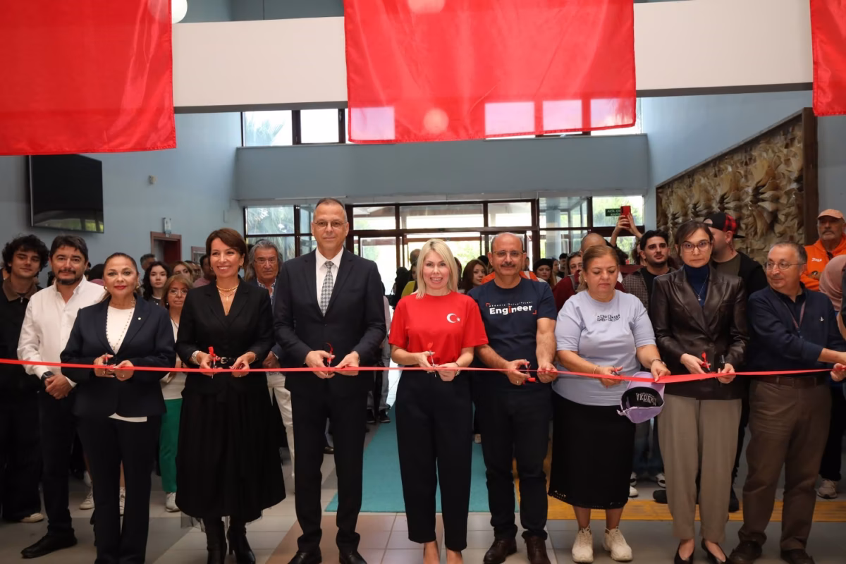 Akdeniz Üniversitesi'nde Cumhuriyet Coşkusu Yaşandı