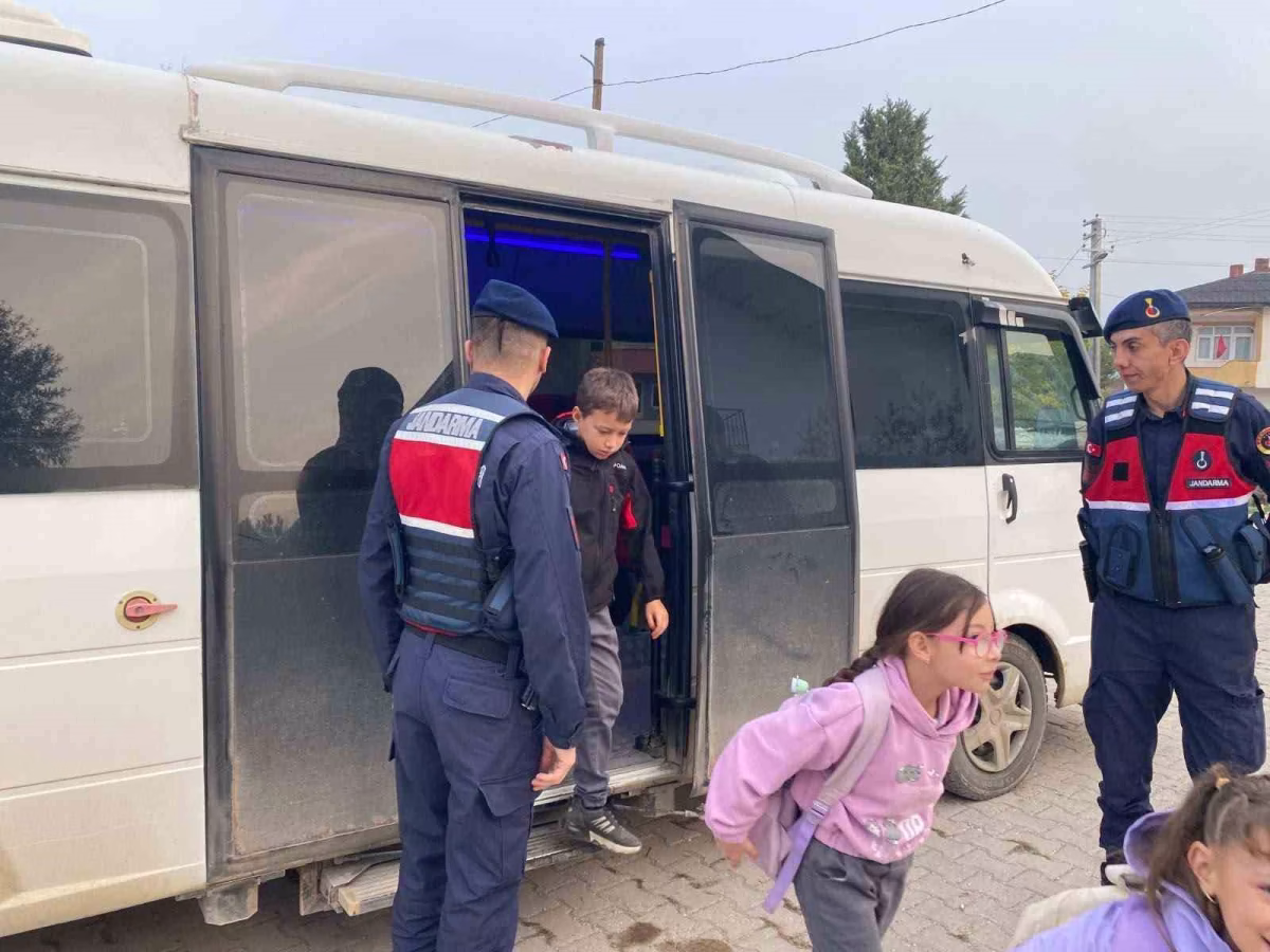 Bilecik'te Okul Çevrelerinde Sıkı Jandarma Denetimi