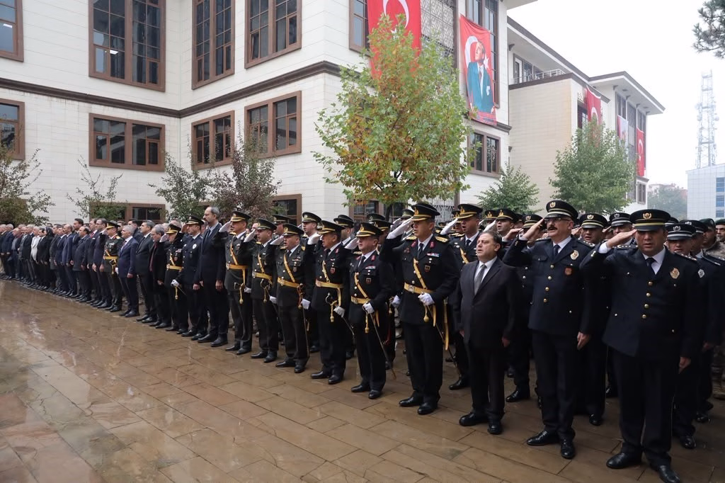 Bingöl'de Cumhuriyet Bayramı törenle başladı