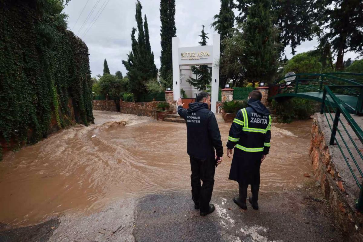 Bodrum'da şiddetli sağanak sonrası saha seferberliği