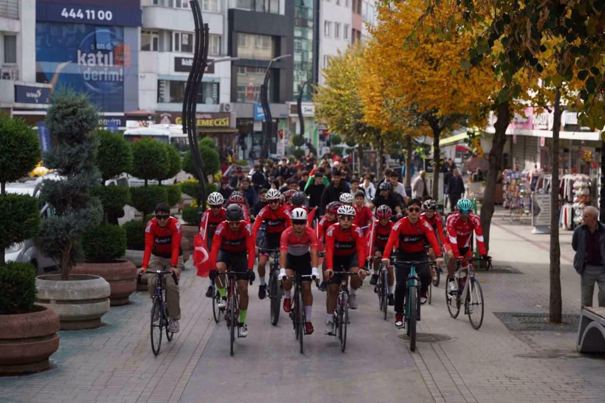 Bolu'da Cumhuriyet coşkusu bisiklet turuyla kutlandı