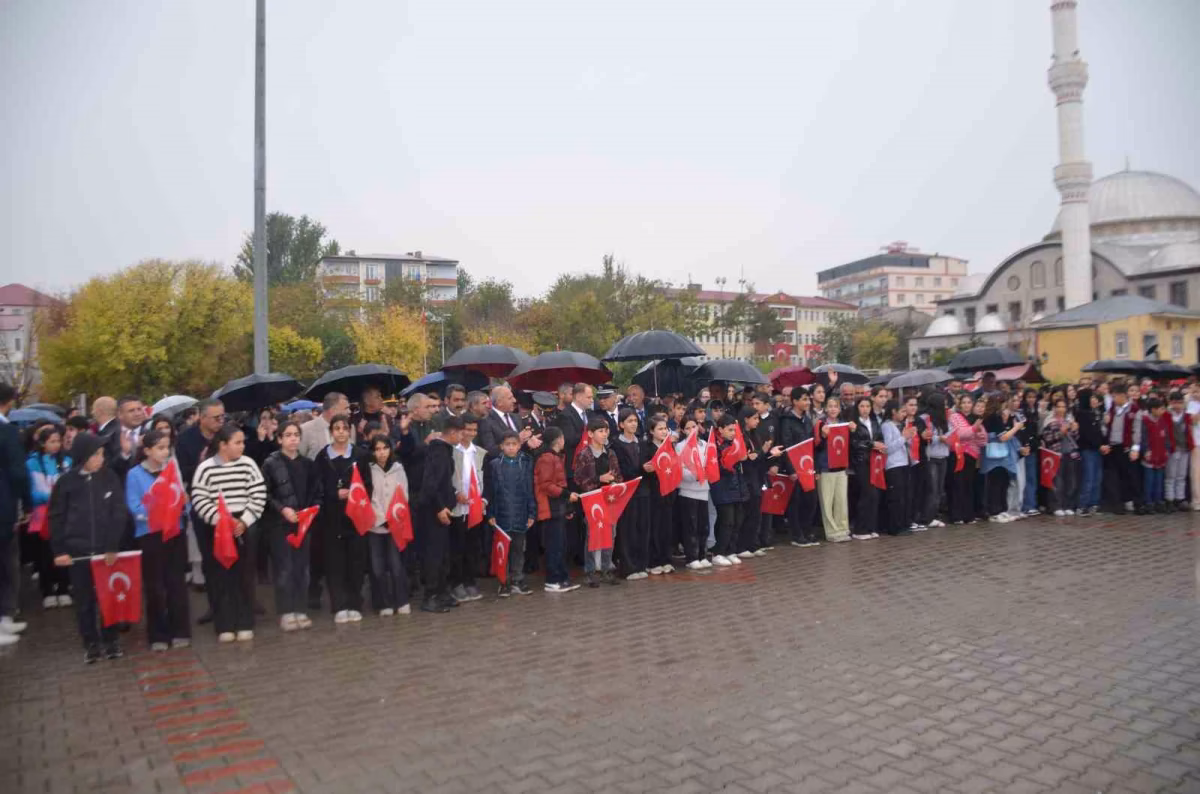 Bulanık’ta 200 Metrelik Bayrakla Yürüyüş