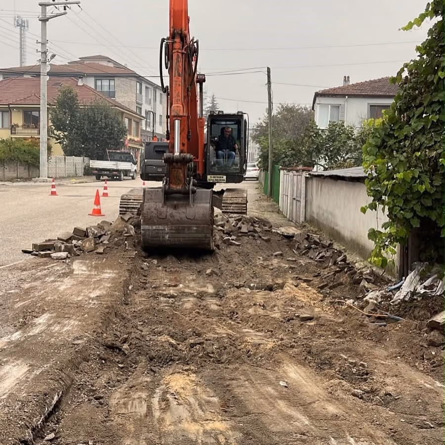 Çilimli'de Yıpranan Kaldırımlar Yenileniyor