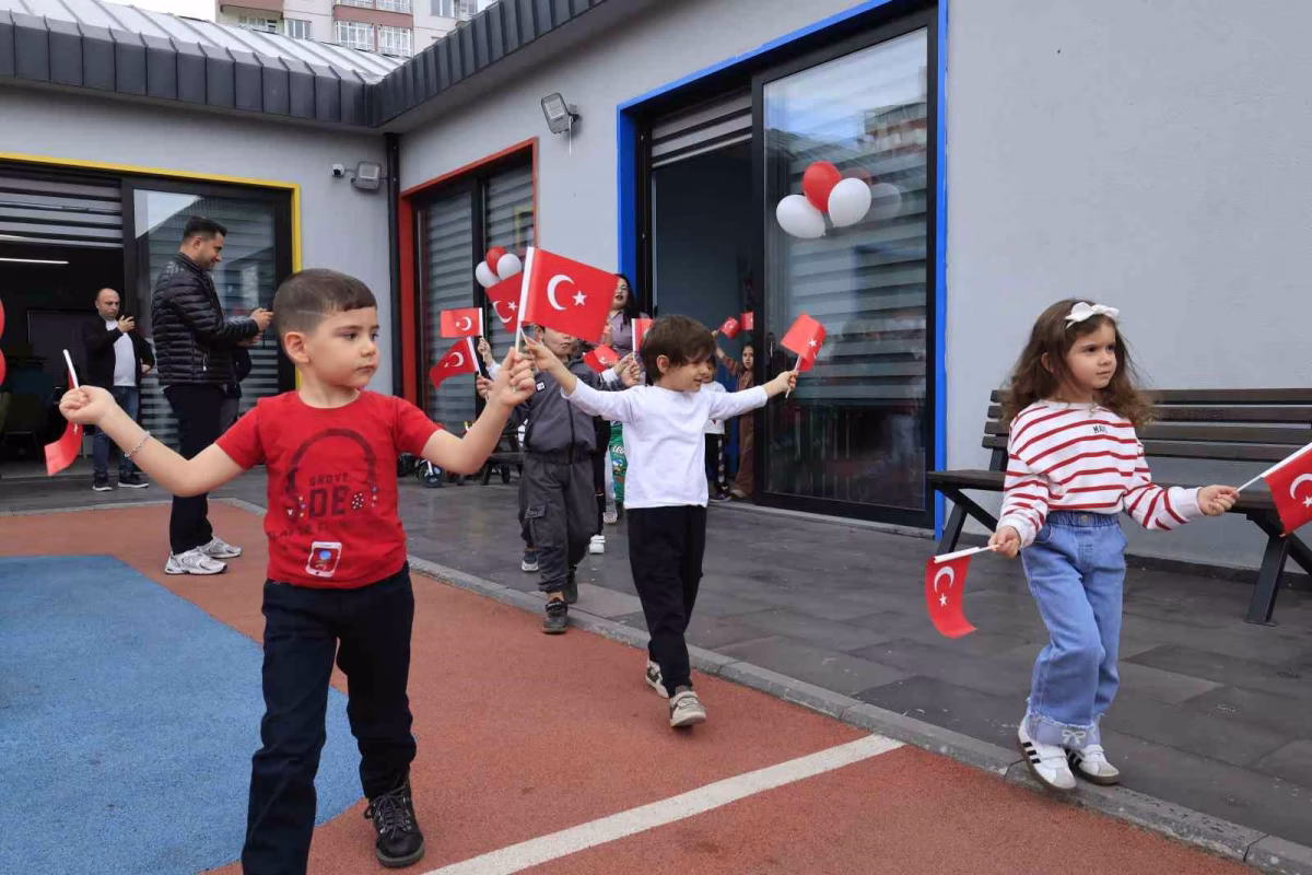 Çocuk Kütüphanesinde Cumhuriyet Coşkusu