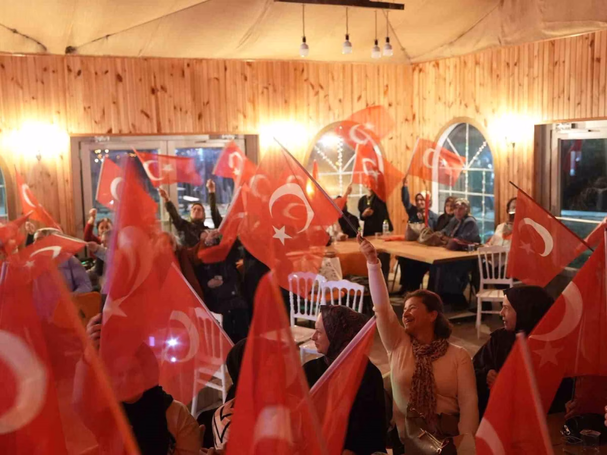 Düzce'de kadınlardan fasıl eşliğinde kutlama