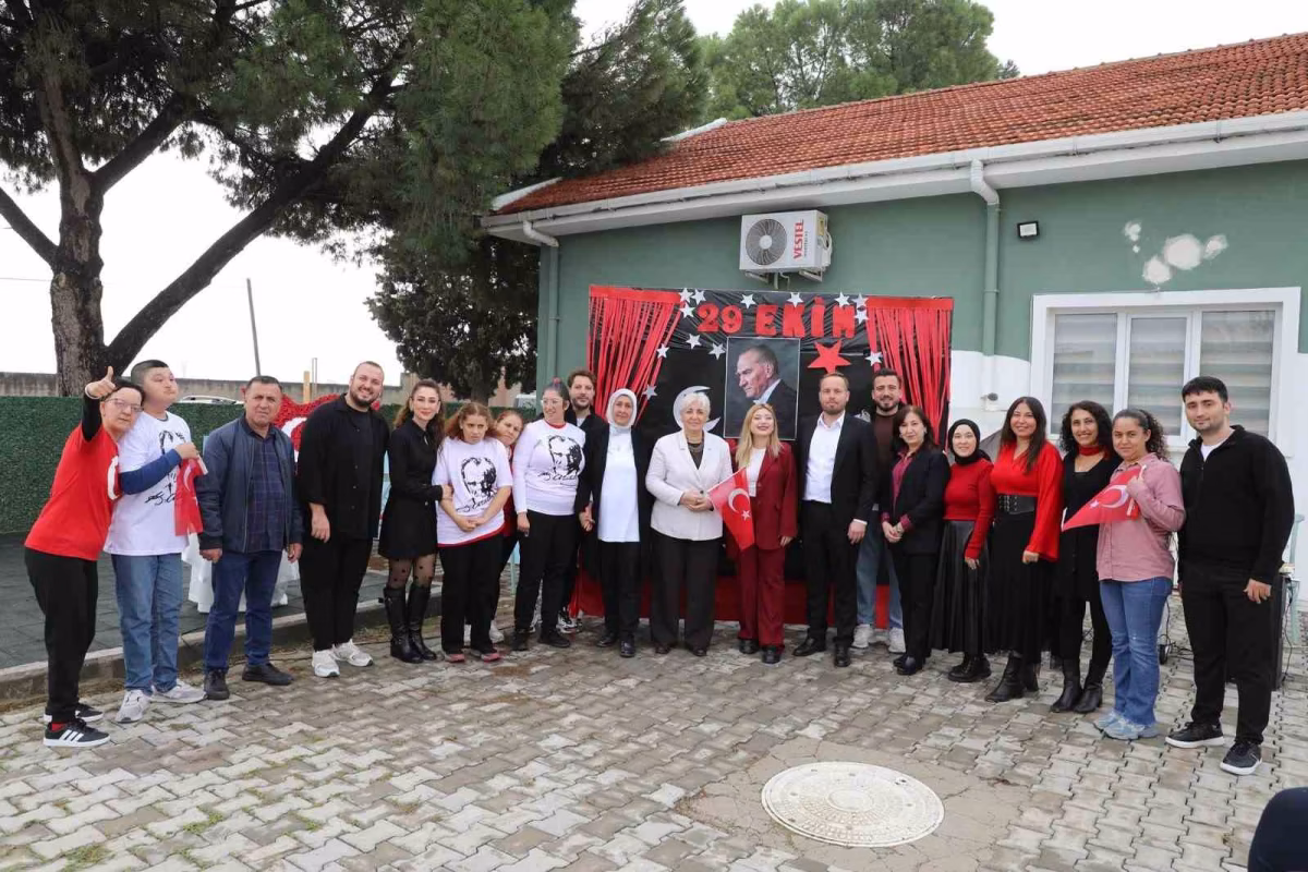 Engelli Öğrencilerden Coşkulu Cumhuriyet Kutlaması