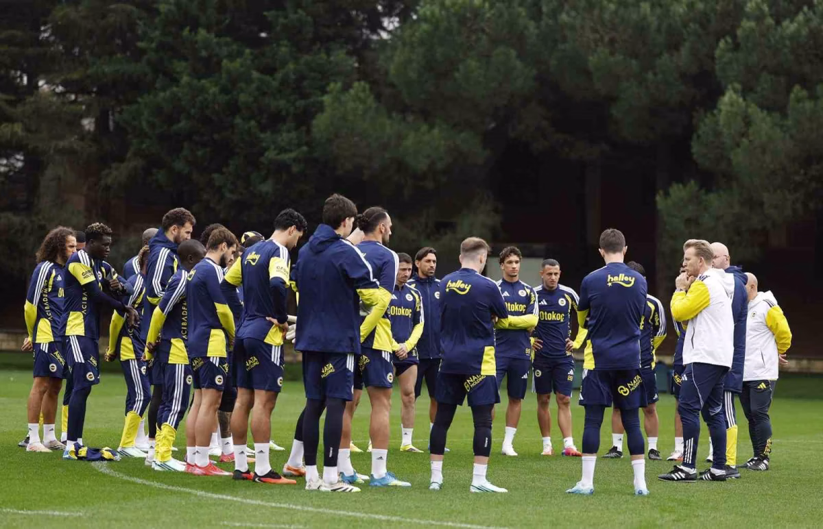 Fenerbahçe'de Dirk Kuyt Dönemi Başladı