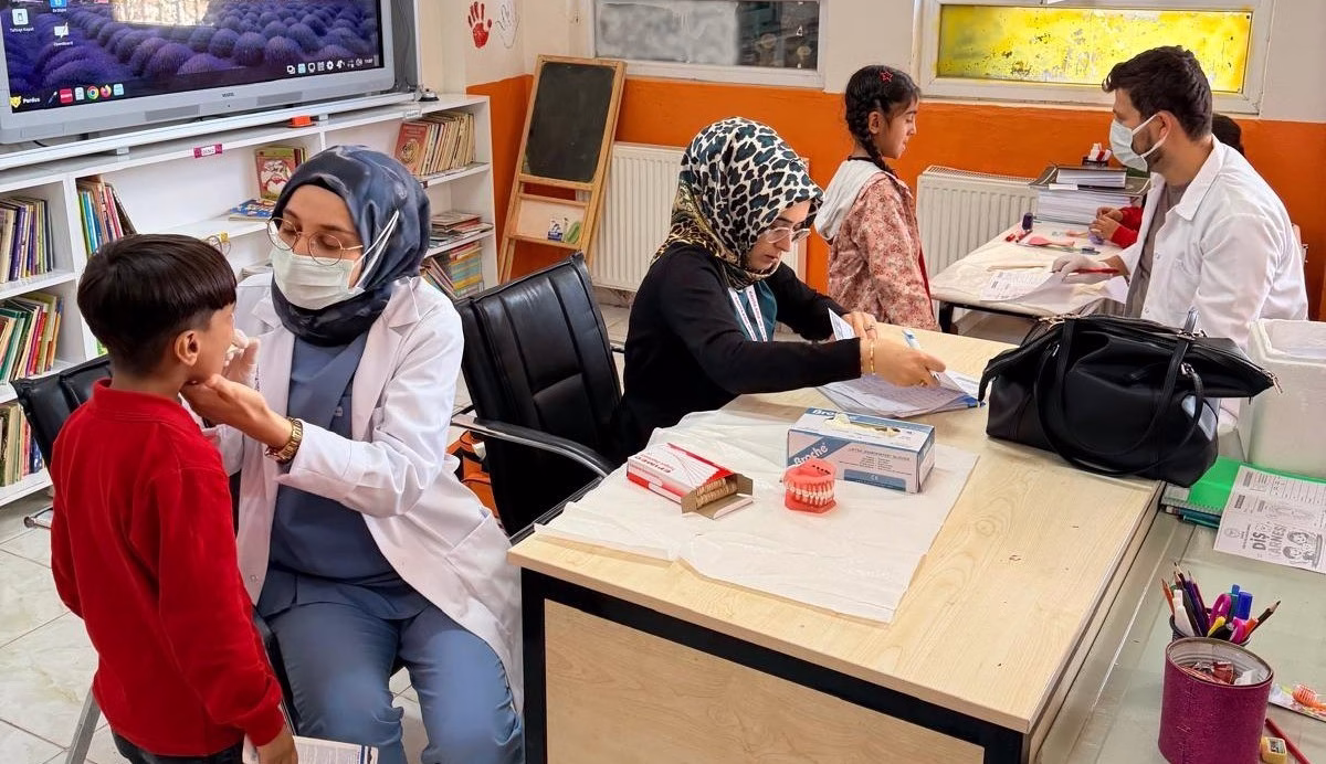 Köy okullarında ağız ve diş sağlığı eğitimi