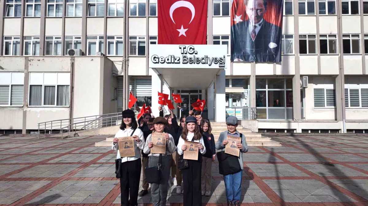 Minik Öğrencilerden Renkli Cumhuriyet Canlandırması