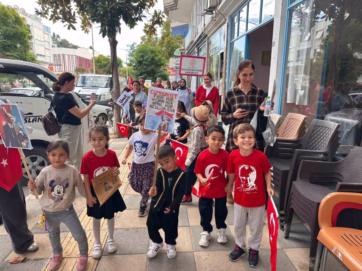 Miniklerden Bozyazı'da anlamlı Cumhuriyet yürüyüşü