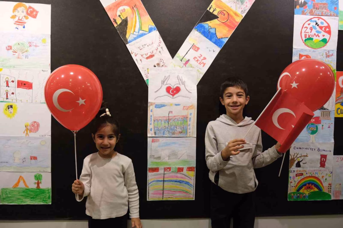 Miniklerden Cumhuriyetin Renkleri Sergisi