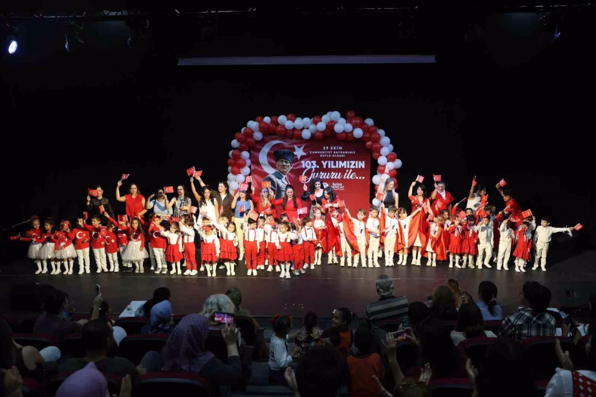 Miniklerden Didim'de Renkli Cumhuriyet Kutlaması