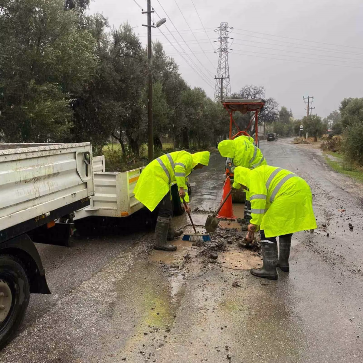 Muğla’da Şiddetli Yağış Mesaisi Başladı