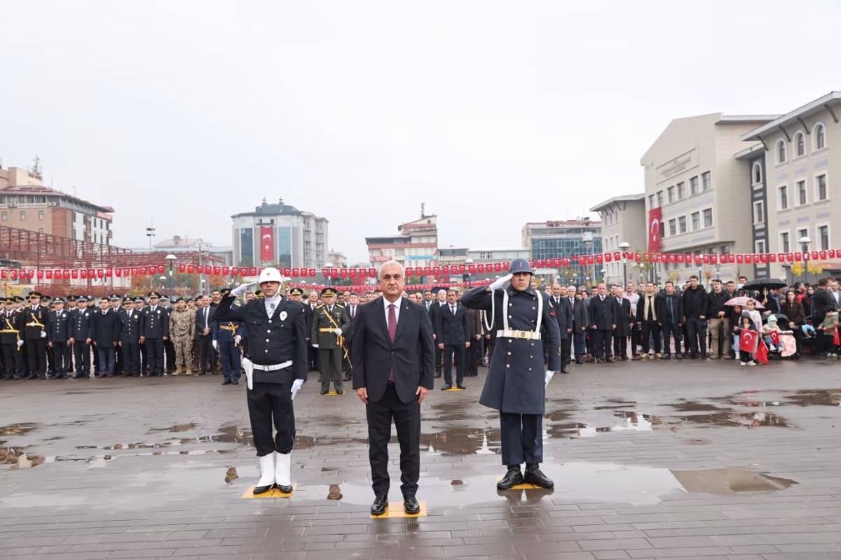 Muş'ta Cumhuriyet Bayramı coşkulu başladı