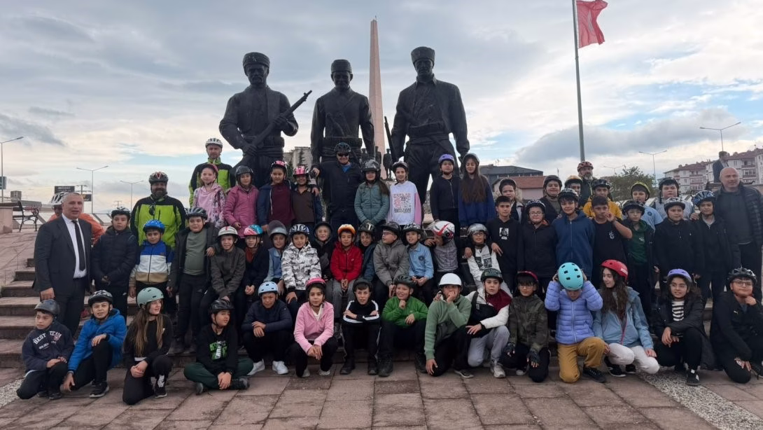 Öğrencilerden Cumhuriyet İçin Bisiklet Turu