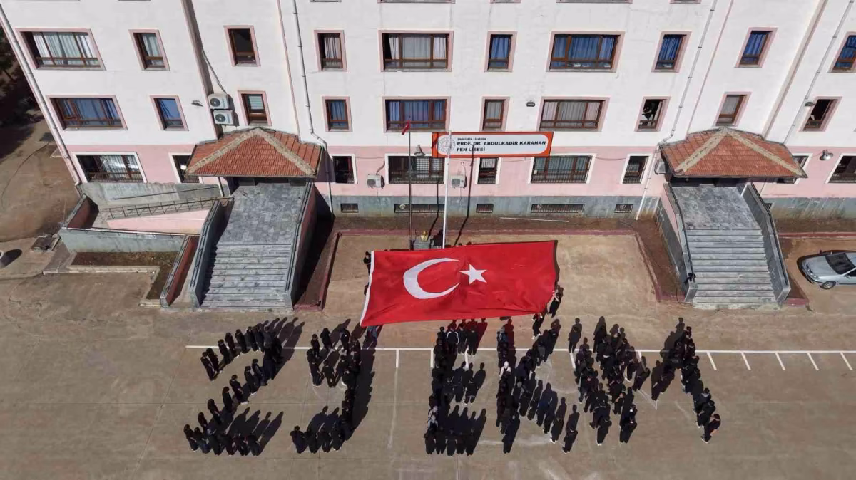 Siverek'te Öğrencilerden Anlamlı 29 Ekim Koreografisi
