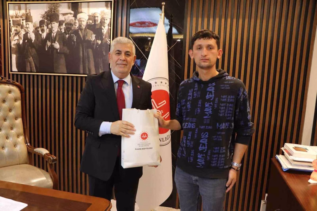 Tezgahına Not Bırakan Simitçiye Anlamlı Kabul