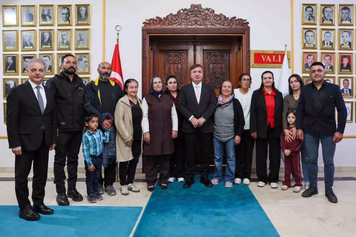 Vali Aydoğdu köy sakinlerini kabul etti