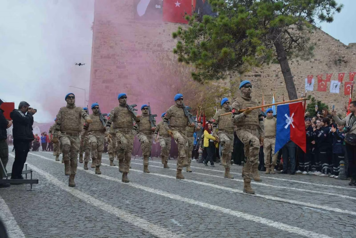 Antalya’da 29 Ekim coşkusu salona sığdı