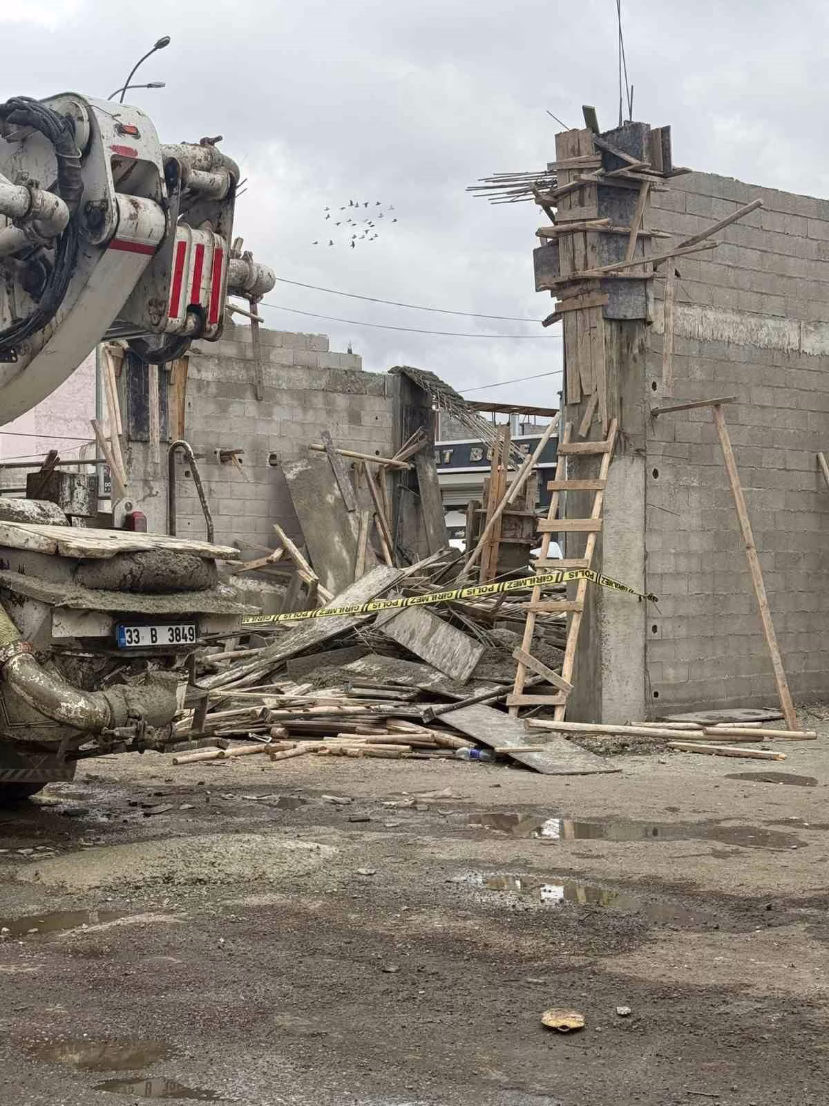 Beton Dökümünde Ahşap Kalıp Çöktü