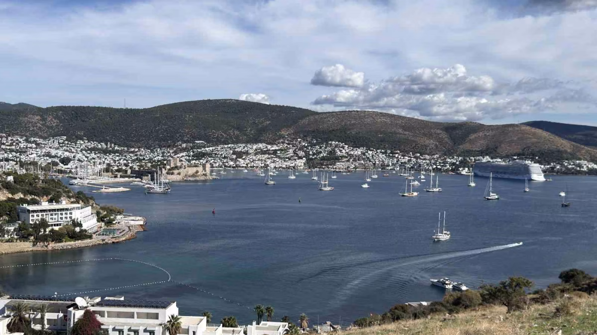 Bodrum Sahillerinde Kasım Ayında Deniz Keyfi