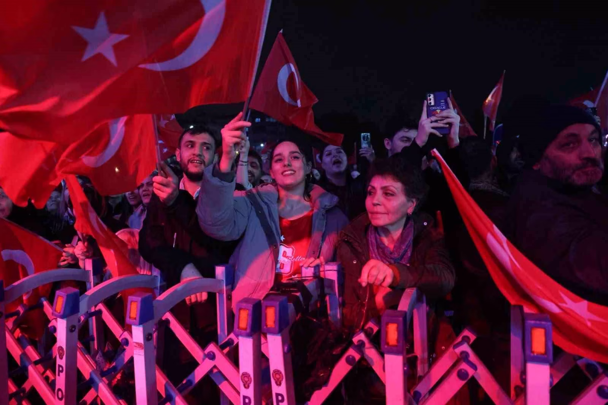 Bursa'da Yağmura Rağmen Cumhuriyet Coşkusu