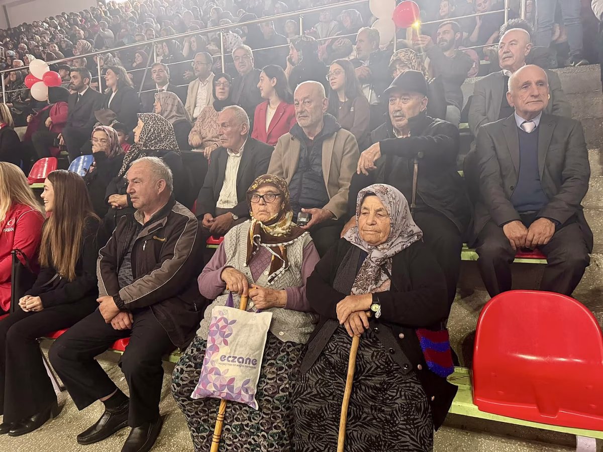 Cumhuriyet Coşkusunu Huzurevi Sakinleriyle Yaşadılar