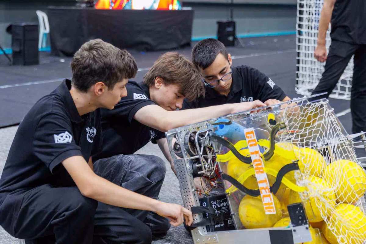 Gençlerin geliştirdiği robotlar parkura çıkıyor