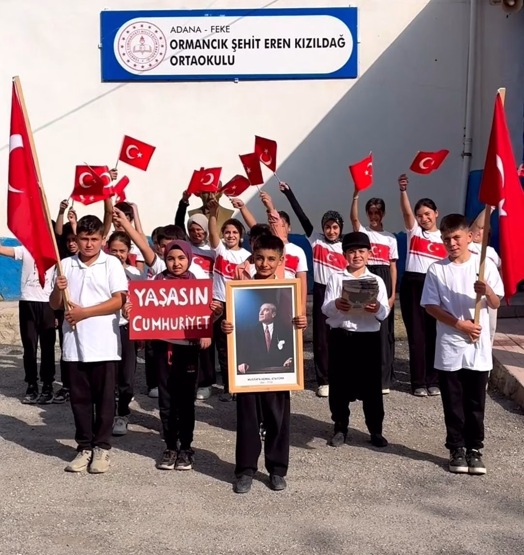 Köy Okulunda Cumhuriyet Bayramı Yürüyüşü