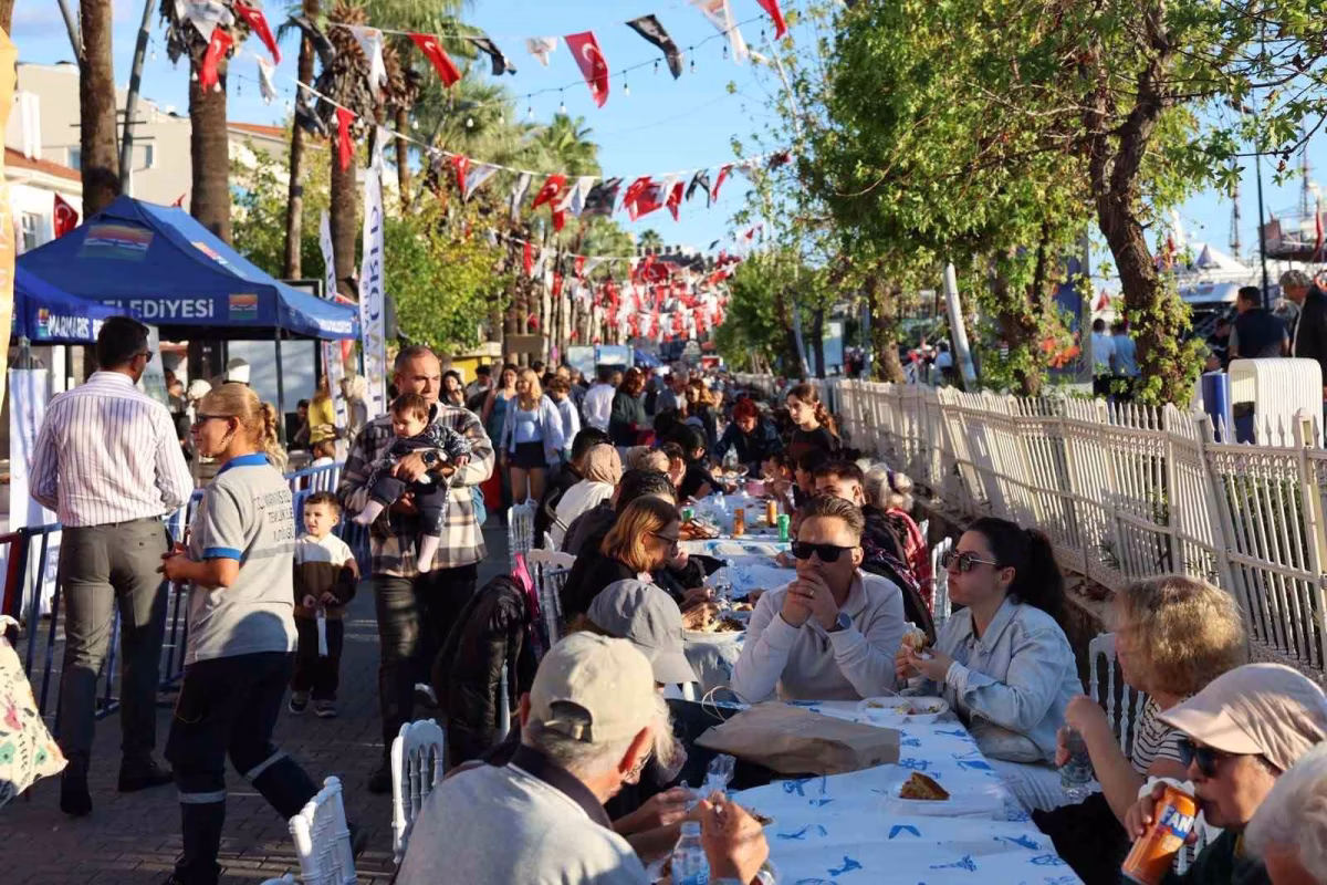 Marmaris’te Cumhuriyet Sofrası Kuruldu