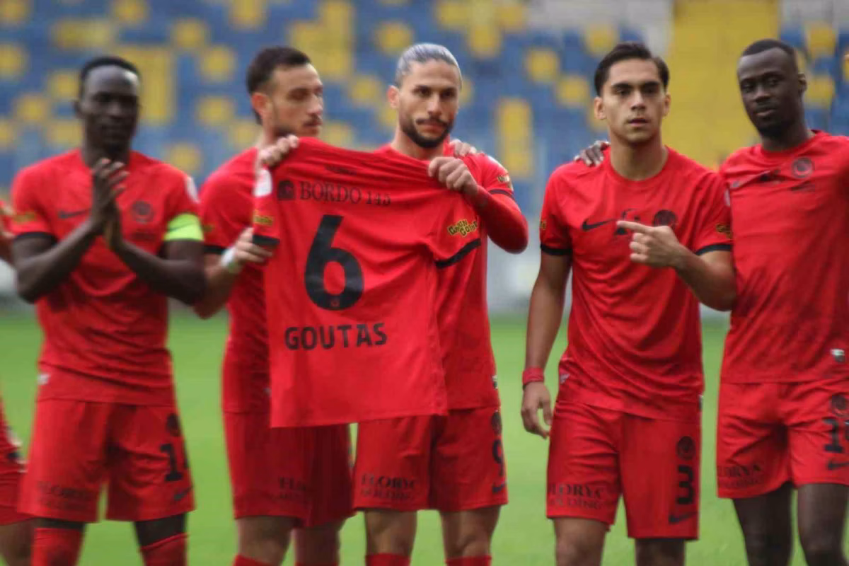 Mendes'ten sakat takım arkadaşına anlamlı jest