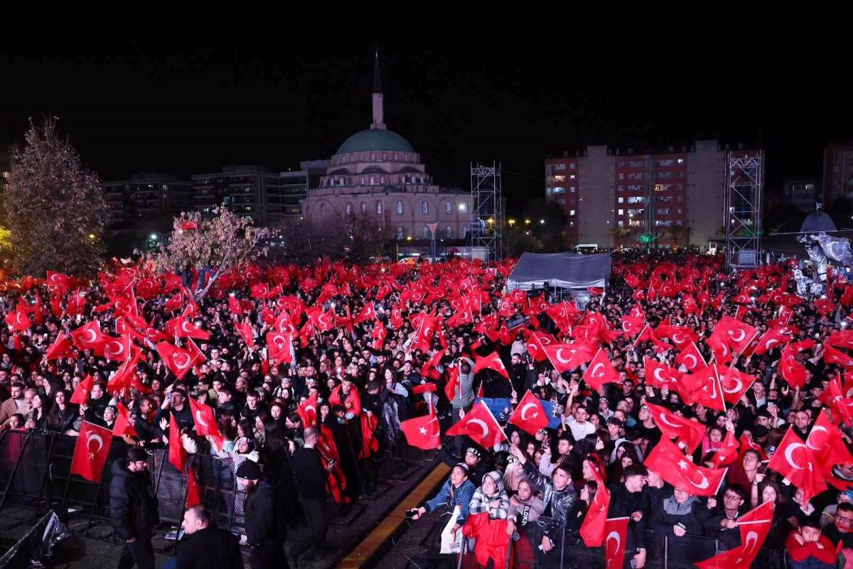 Menemen'de On Binler Cumhuriyet Coşkusunda