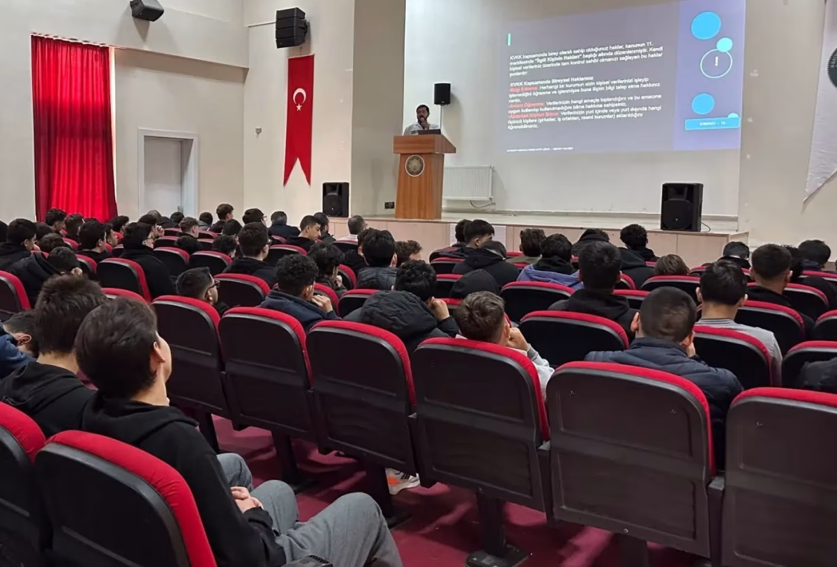 Öğrencilere siber güvenlik eğitimi verildi
