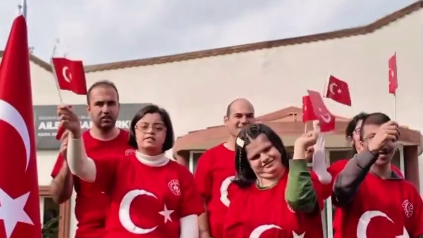 Özel öğrencilerin Cumhuriyet klibi büyüledi