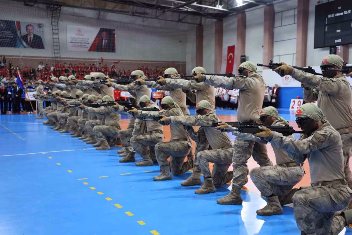 Peribacalarında Muhteşem Cumhuriyet Gösterisi