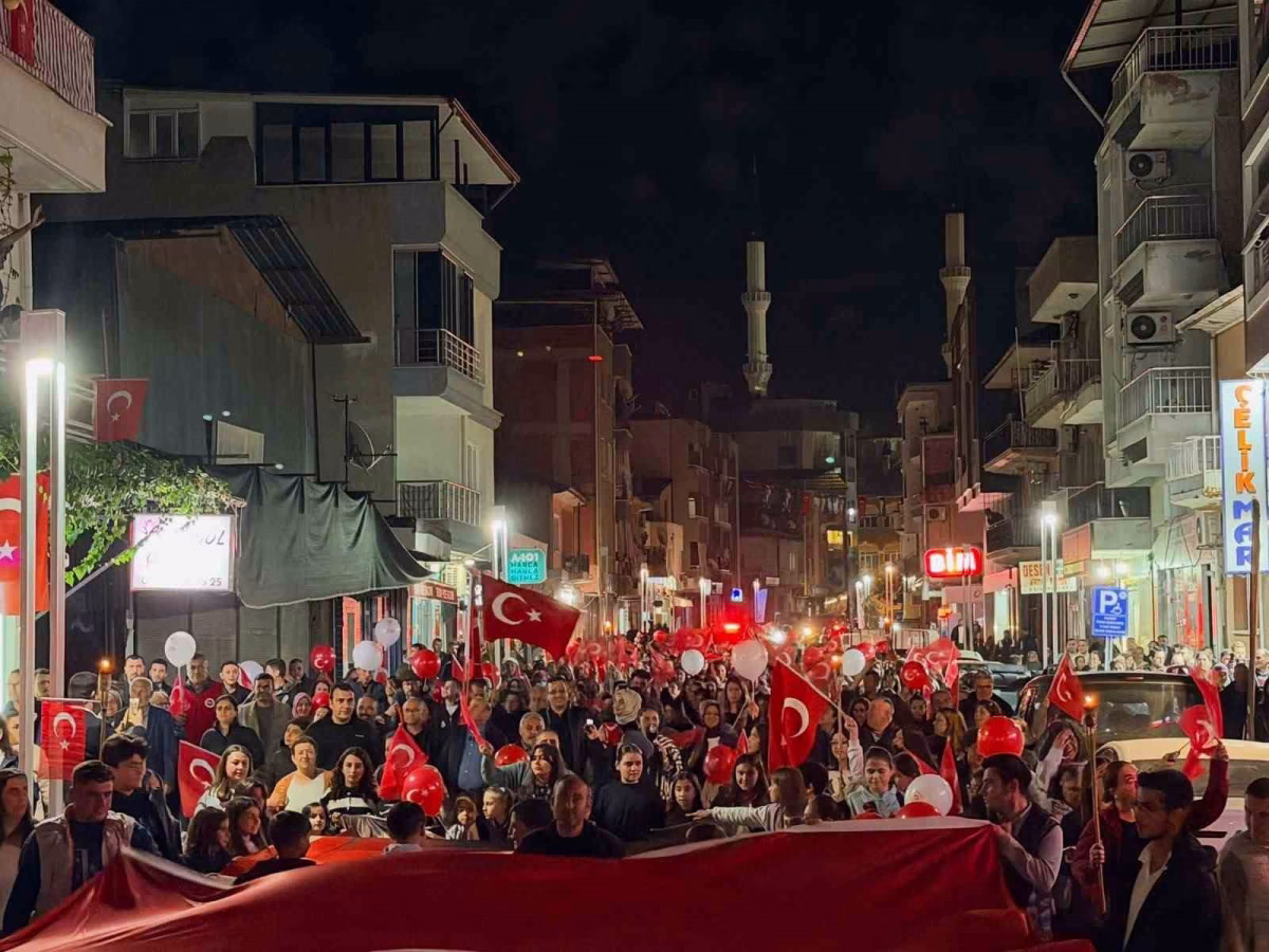 Sarıgöl'de Coşkulu Cumhuriyet Fener Alayı