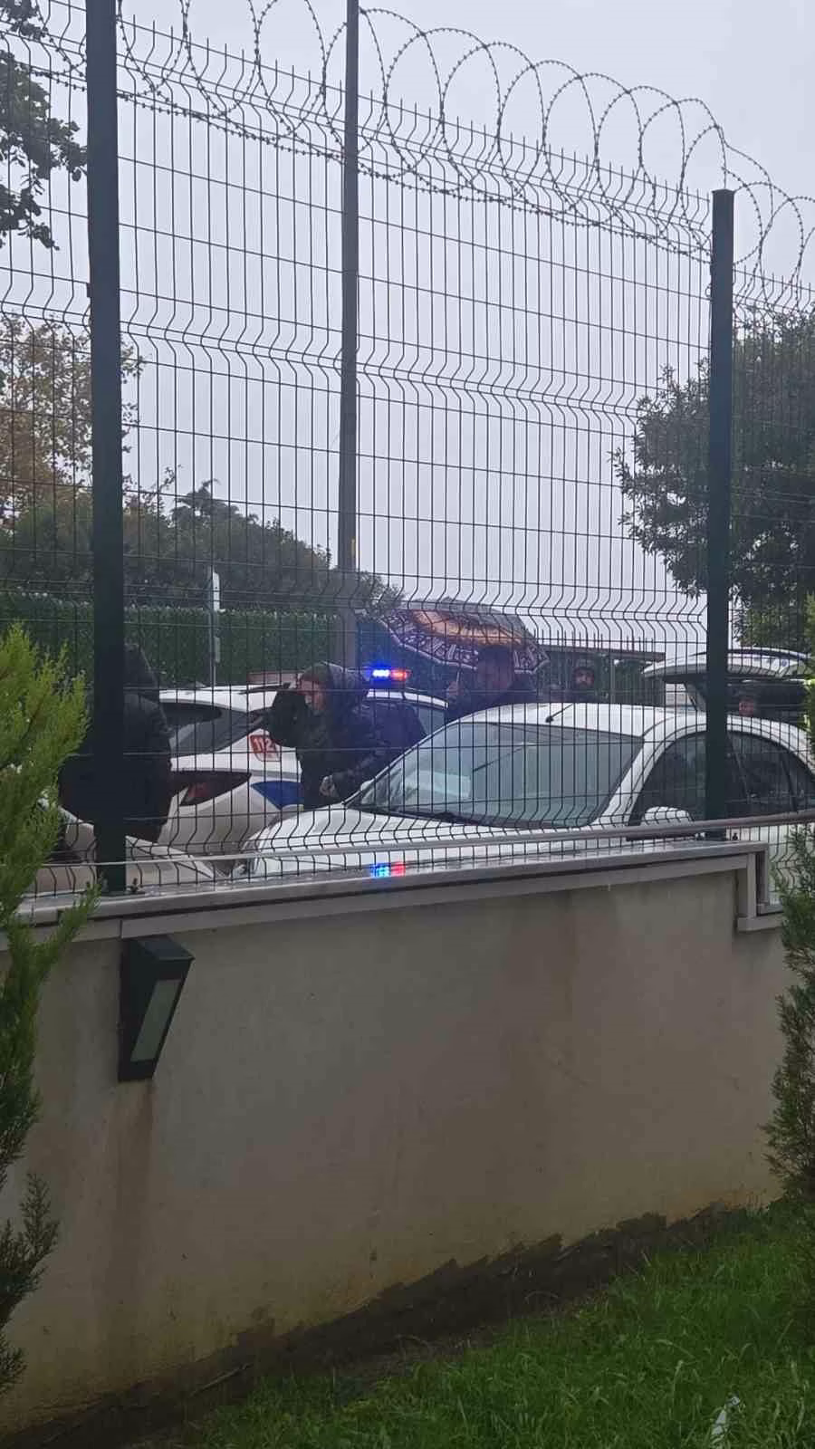Avcılar’da okul önünde veli vuruldu