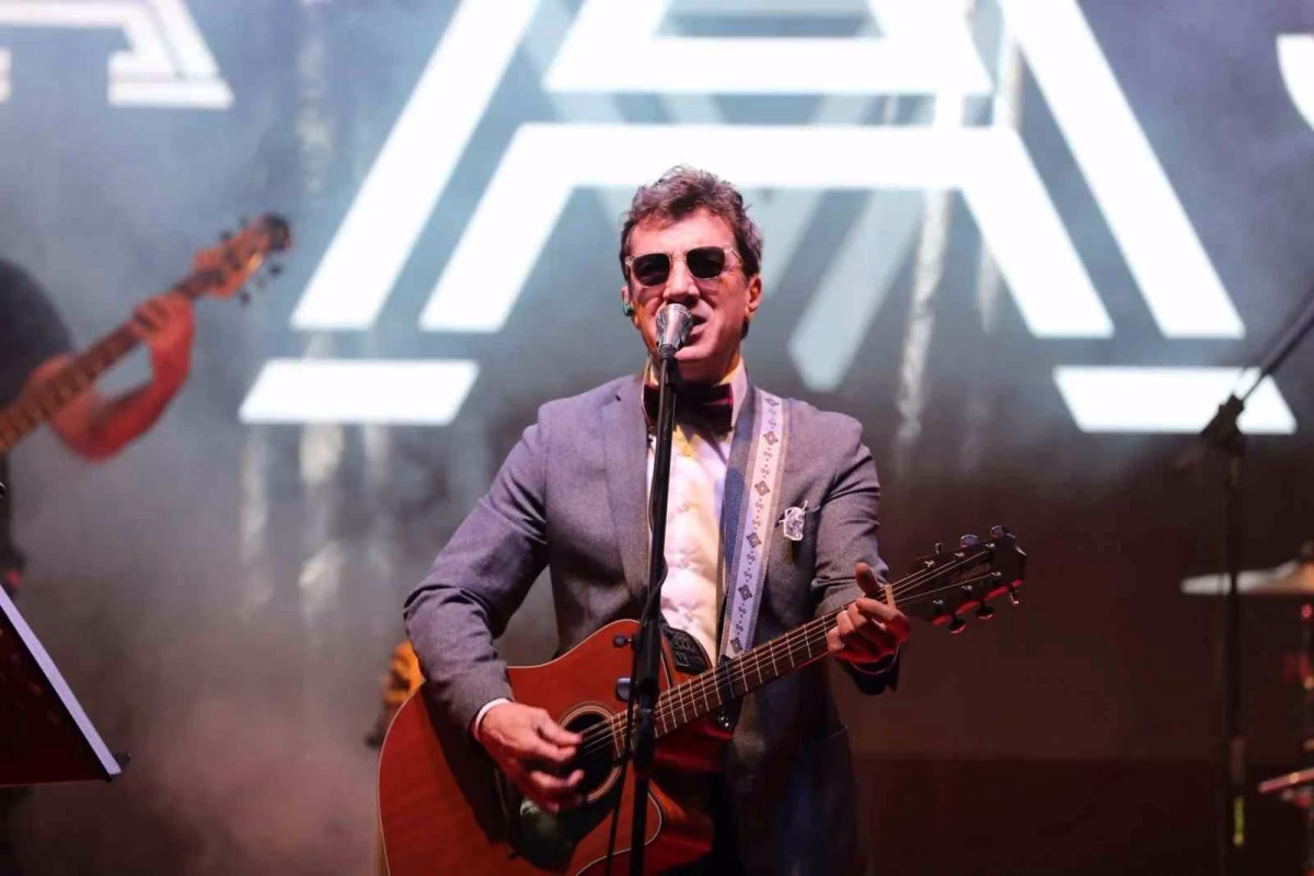Ayna Grubu Afyonkarahisar'da Konser Verdi
